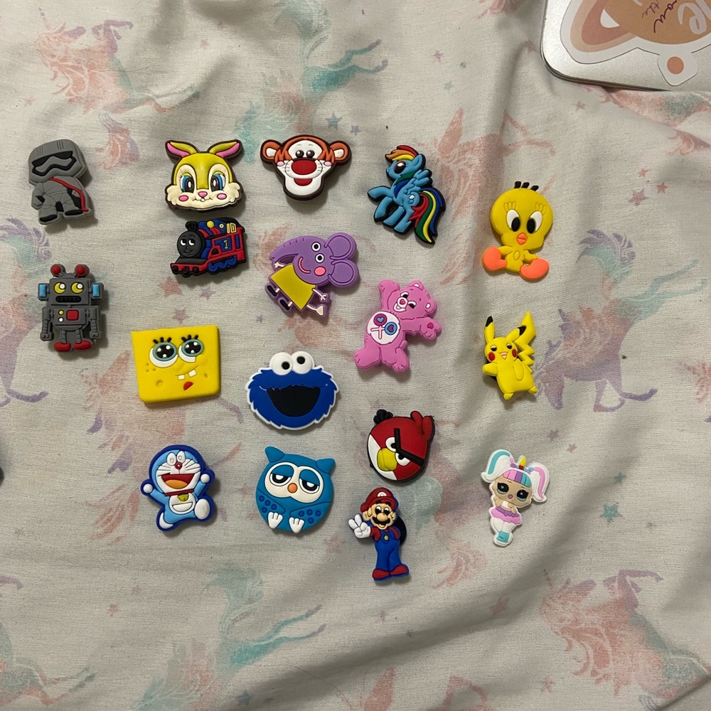 Cartoon Croc charms 17 PCS